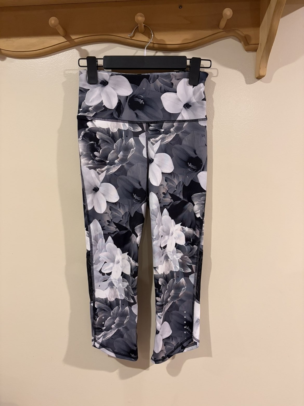Old Navy Black & White Floral Leggings